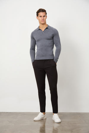 Pleat Side Adjuster Trousers in Black - TAILORED ATHLETE - ROW