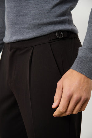 Pleat Side Adjuster Trousers in Black - TAILORED ATHLETE - ROW