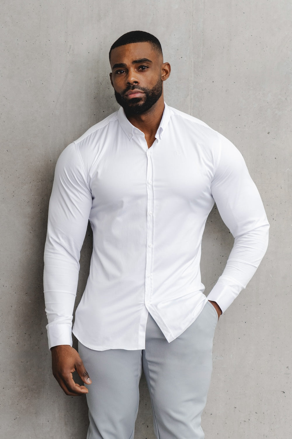 Muscle Fit Signature Shirt 2.0 in White - TAILORED ATHLETE - ROW