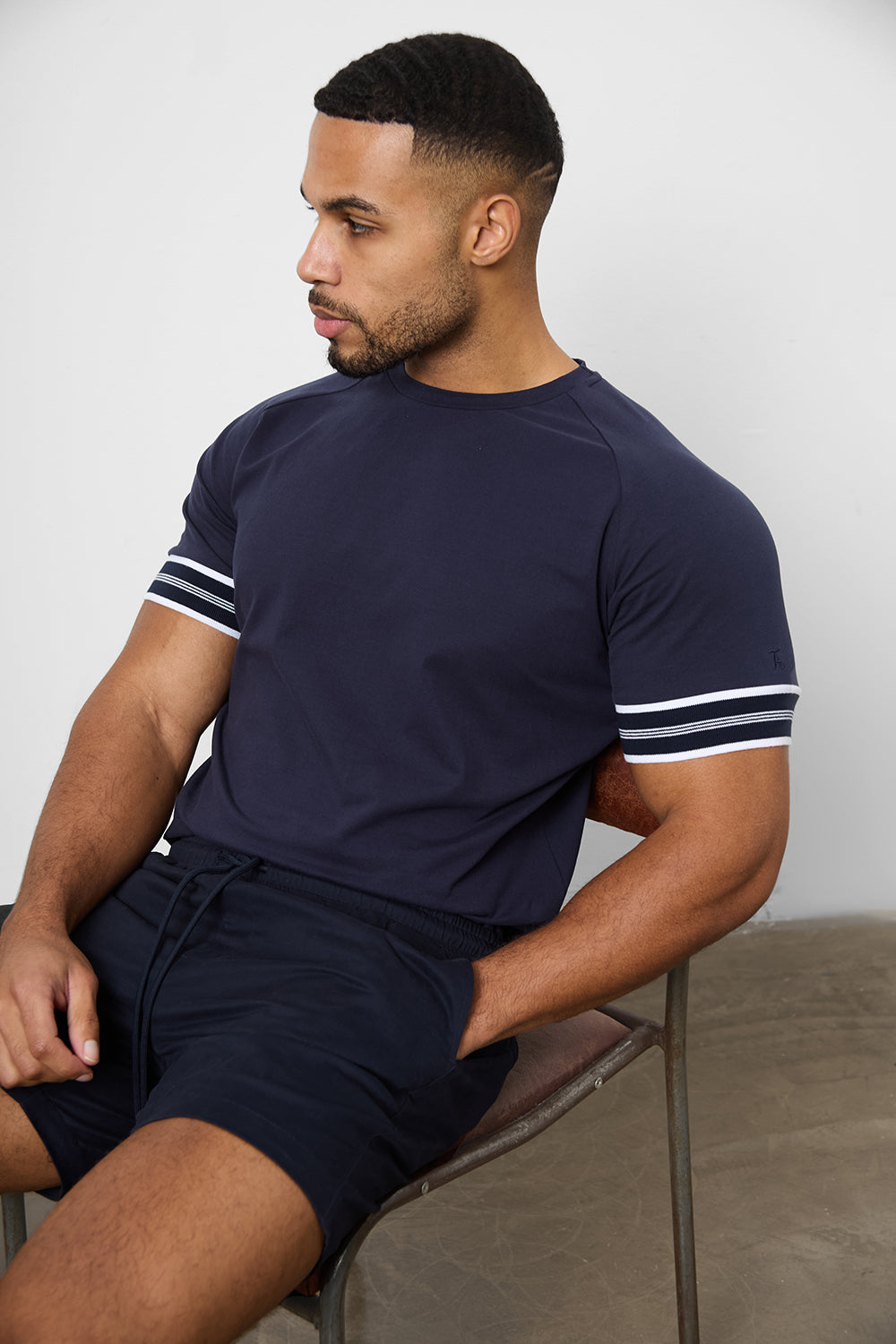 Tipped Fashion Fit T-Shirt in Navy - TAILORED ATHLETE - ROW