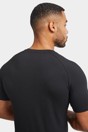 Premium Muscle Fit V-Neck in Black - TAILORED ATHLETE - ROW