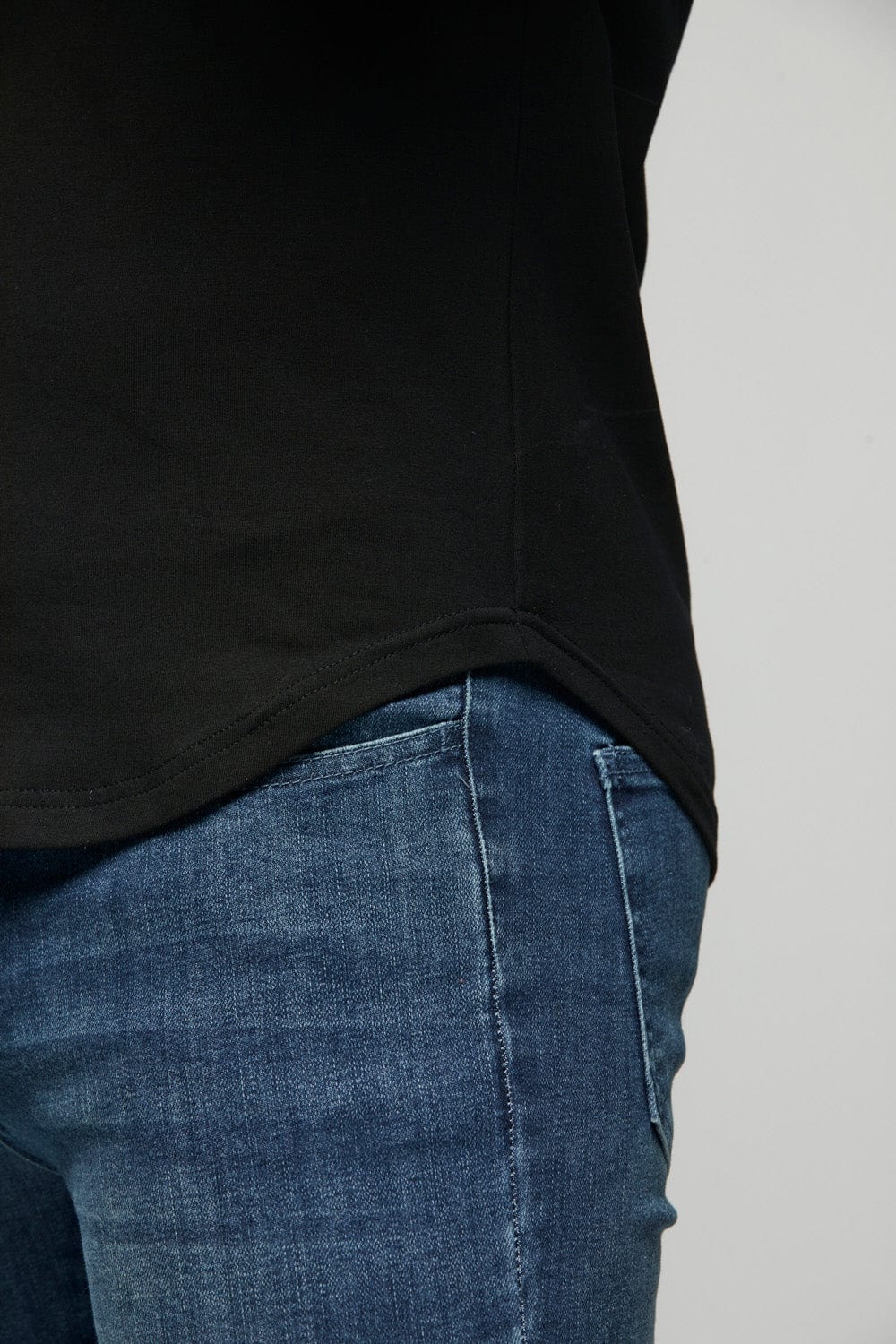 Hooded T-Shirt Long Sleeve in Black - TAILORED ATHLETE - ROW
